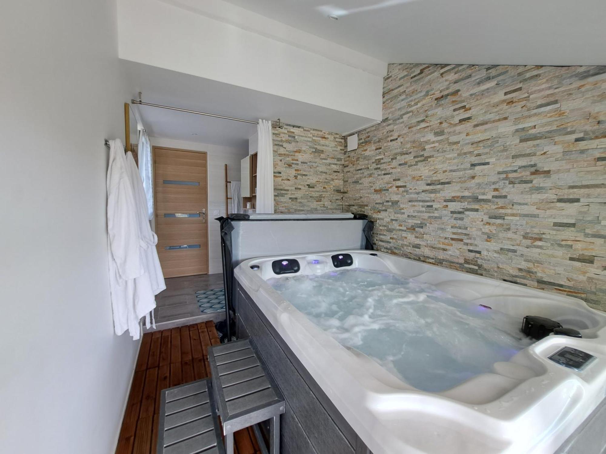 Adorelys Sejour Bien Etre - Spa Et Massage Saint-Cassien  Экстерьер фото